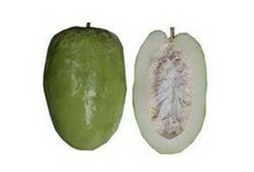 Barbadine coupée en deux, montrant la chair blanche et la pulpe centrale