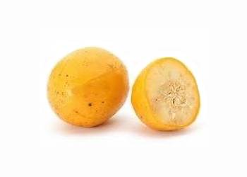 Verre de jus de mombin frais et rafraîchissant