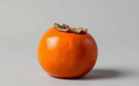 Fruit kaki frais sur une table